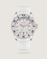 ساعة رجالية من الربل بلون أبيض.