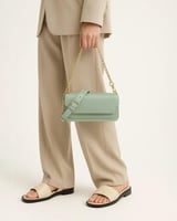 شنطة نسائية بمقاس لكل يوم بلون أخضر فاتح