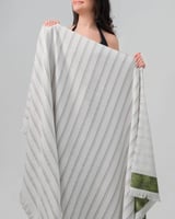 منشفة للبحر مميزة بلون أبيض