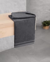 منشفة راقية باللون الأسود