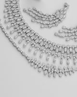 طقم نسائي زركون جذاب بلون فضي