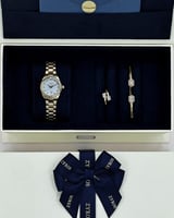 طقم نسائي لكل سيدة تهتم بأناقتها بلون ذهبي