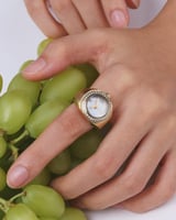 ساعة الخاتم النسائية بتصميم ملفت بلون ذهبي