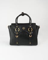 شنطة نسائية بمقاس كبير باللون الأسود