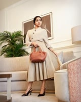 شنطة نسائية بحجم صغير لكل يوم بلون بني