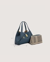 شنطة نسائية بحجم متوسط بلون أزرق