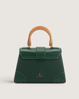 شنطة تَرف النسائية بمقاس متوسط بلون أخضر.