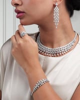 طقم نسائي زركون جذاب بلون فضي