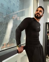 ساعة رجالية من الربل بلون أخضر.