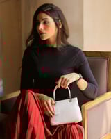 شنطة نسائية كلاسيك بلون بيج