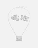 طقم نسائي بتصميم جذاب بلون فضي