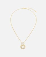 سلسال نسائي باللون الذهبي بتصميم أنيق