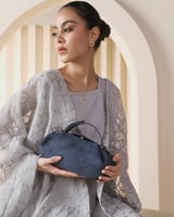 شنطة حُلم النسائية مخمل بلون أزرق