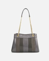 ‎ شنطة نسائية كلاسيكية بلون رمادي