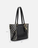 ‎ شنطة نسائية كلاسيك بلون أسود