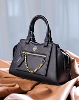 شنطة نسائية أنيقة بلون أسود