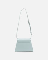 ‎ شنطة نسائية بلون أزرق فاتح.