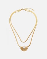 سلسلة بتصميم ناعم بلون ذهبي