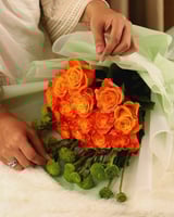 باقة من ورد الجوري بتصميم جذاب