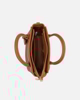 شنطة نسائية عصرية بلون بني