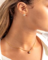 طقم نسائي أنيق باللون الذهبي