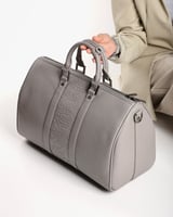 شنطة للجنسين بتصميم أنيق بلون رمادي
