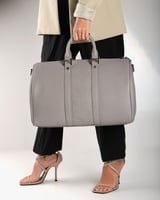 شنطة للجنسين بتصميم أنيق بلون رمادي