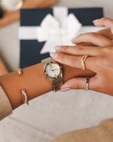 ساعة ألماس نسائية ستيل بلون فضي وذهبي