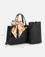 شنطة نسائية بتصميم كلاسيك بلون أسود