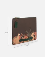 ‎ شنطة باوتش من الجلد المنقوش بلون أخضر