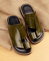 حذاء شرقي رجالي كلاسيك بلون أخضر