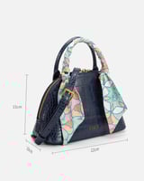 شنطة نسائية بتصميم أنيق بلون أزرق