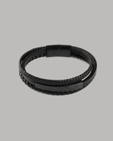 سوار رجالي عصري من الجلد بلون أسود