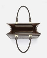 شنطة نسائيه بتصميم متفرد بلون رمادي