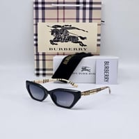 نظارة شمسية نسائية من ماركة بربري