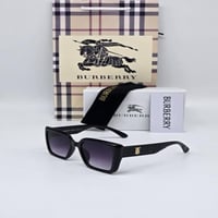 نظارة شمسية نسائية من ماركة بربري