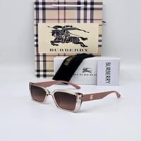 نظارة شمسية نسائية من ماركة بربري