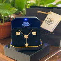 طقم مجوهرات مطلي بالذهب ومرصع بالزركون