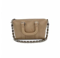 شنطة نسائي كاجول من الجلد اللامع بتصميم كتف مع مقب...