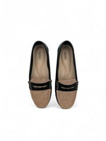 جزمة نسائي باللون الأسود مع مقدمة بني منسوجة بتصمي...