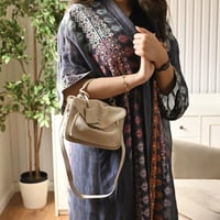 شنطة يد – أنيقة بتصميم كاجوال عملي من متجر سيرة (s...