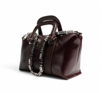 شنطة نسائي كاجول من الجلد اللامع بتصميم كتف مع مقب...