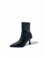 بوت نسائي اسود جلد