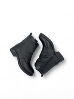 بوت جلد نسائي – بوت نسائي أنيق بتصميم راقي من متجر...