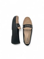 جزمة نسائي باللون الأسود مع مقدمة بني منسوجة بتصمي...