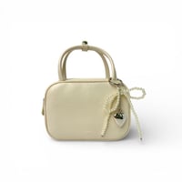 شنطة يد , تصميم لافت , حجم مناسب , وتأتي بحزام كتف...