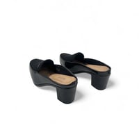 جزمة نسائي سوداء لامعة بتصميم ميول مفتوح من الخلف...