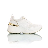 حذاء رياضي سنيكرز – جزمة سبورت أنيقة بتصميم سنيكرز...