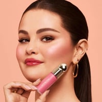 رير بيوتي - احمر خدود سوفت بينش سائل - Happy