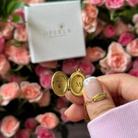 قلادة الأحرف ذهبي